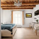 Florand Rooms&wine Panzió 4*